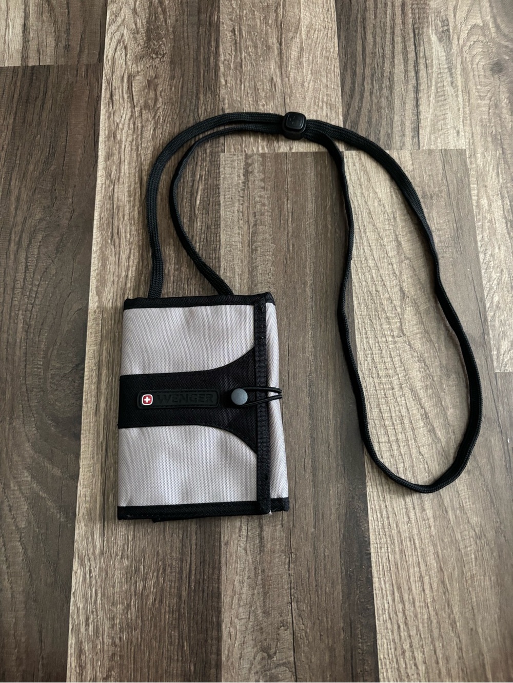 Wenger trifold neck wallet